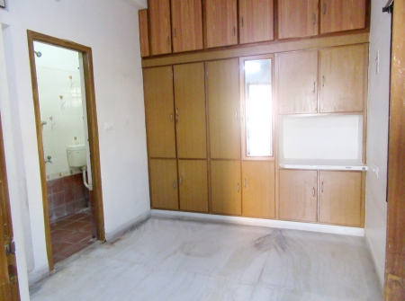 1990083587-3) Li id 369 - Childrens Bedroom.JPG